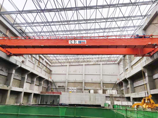 華新機(jī)電云南昭通半自動節(jié)能型垃圾吊投入運行